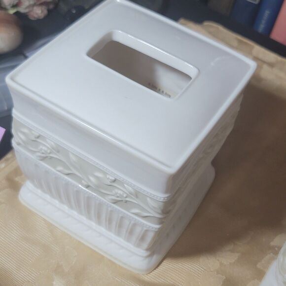 Croscill Classic Bathroom Set Antique Ivory Ceramic Tissue Box Cover w Cup MINT! - Picture 15 of 16